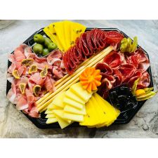 Плато с деликатесни колбаси и сирена 500 гр. Плато с деликатесни колбаси и сирена 500 гр.