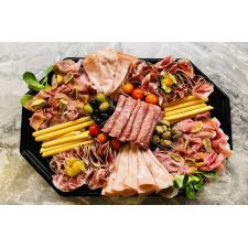 Плато с деликатесни колбаси 600 гр. Плато с деликатесни колбаси 600 гр.